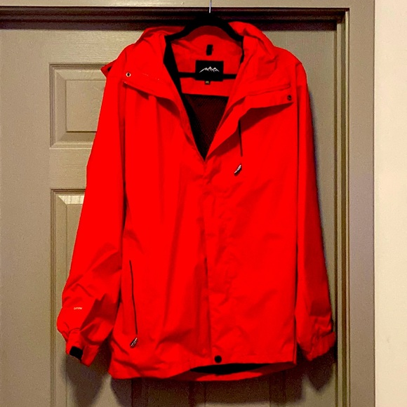 Lightweight jacket w hood - Picture 1 of 4